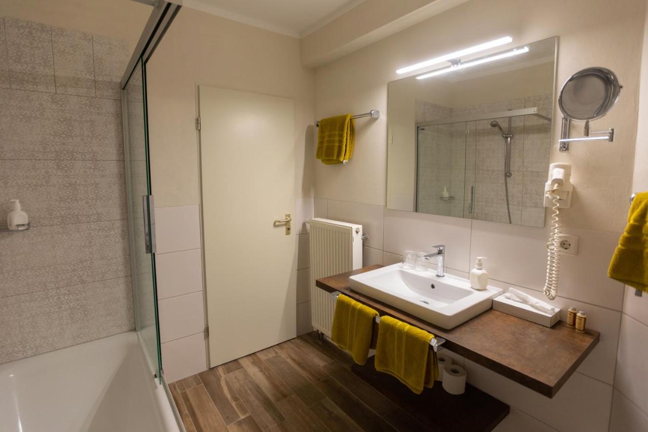 Landhotel Gillenfelder Hof Bagian luar foto