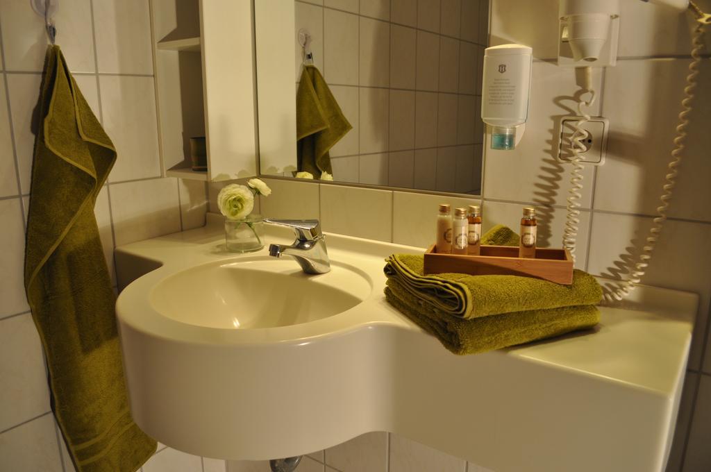 Landhotel Gillenfelder Hof Bagian luar foto